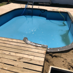 Accessoires indispensables pour l'entretien de votre piscine : produits et outils Montfermeil